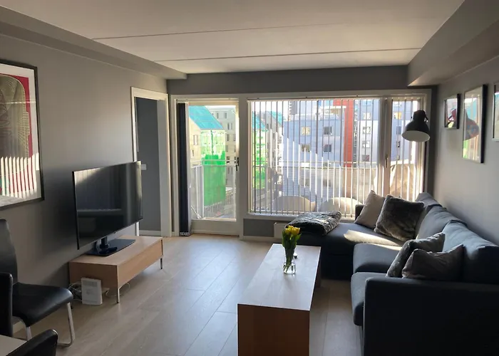 Modern 2 Bedroom In Centre *